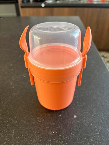 Handige Yoghurtbeker / Lunchpot met Bestek - Oranje