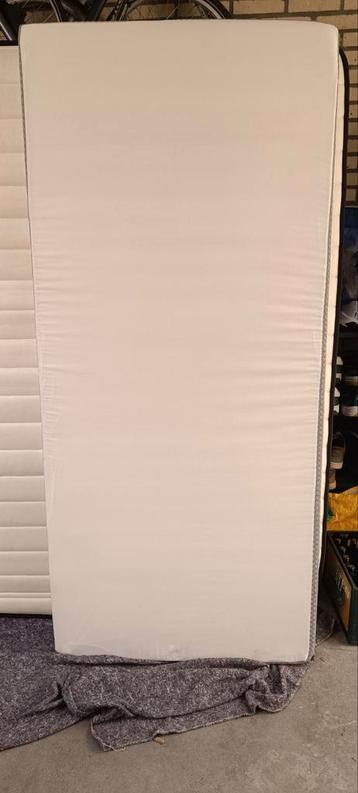 Eenpersoonsmatras 90x200 gratis af te halen