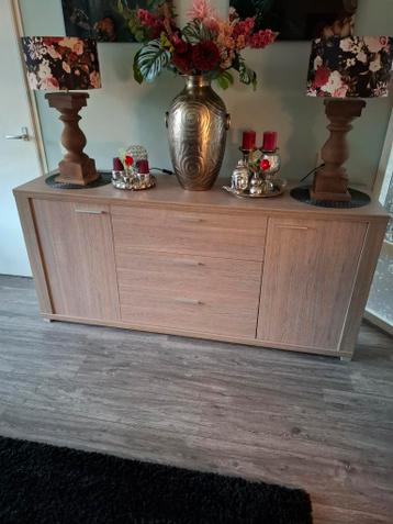 Stijlvol dressoir Gratis