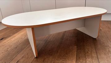 Ovale witte salontafel