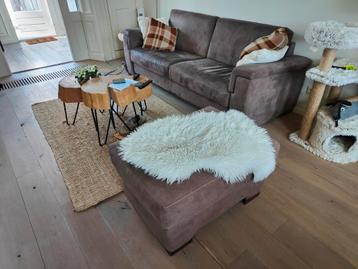 Gratis! Kunstleren bank + poef