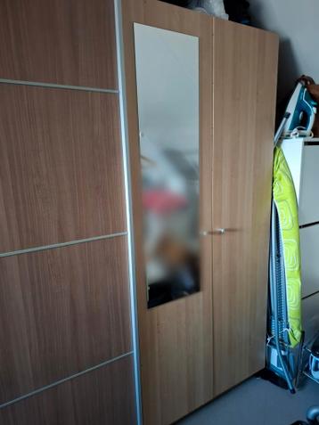 Kleine kledingkast met spiegel - gratis af te halen