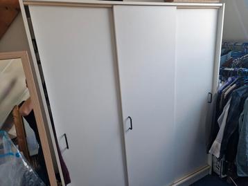 Gratis kledingkast met schuifdeuren - 150x177x57 cm