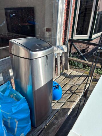 Gratis: Plantenhouder, prullenbak, skihelm, boekenkast