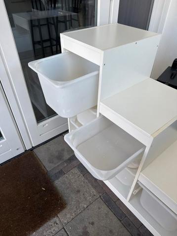 Wit speelgoedkastje met bakken - Gratis af te halen