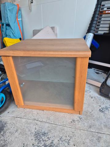 Gratis IKEA kastje met glazen deur - 50x40x48 cm