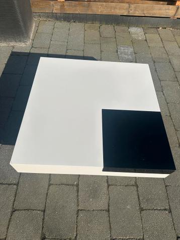 Gratis salontafel met afneembaar dienblad (90x90x30cm)
