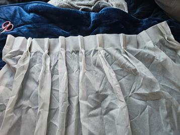 2x vitrage. Half doorzichtig