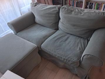 Ektorp 2-zitsbank en poef met opbergruimte