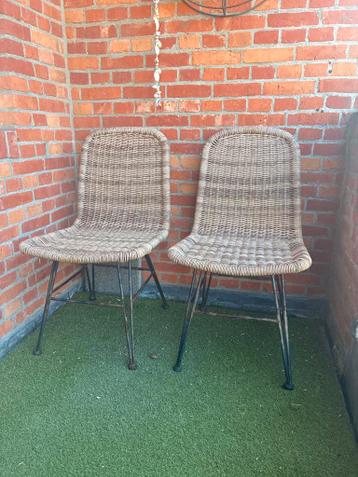 2 rieten stoelen gratis af te halen