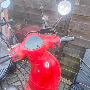 Gratis loop of sloop rode AGM scooter voor onderdelen