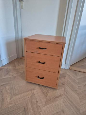 Gratis IKEA kastje met 3 lades en wieltjes