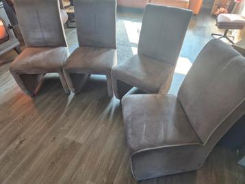 4 eetkamerstoelen kleur taupe gebruikt kunnen nog wel een ro