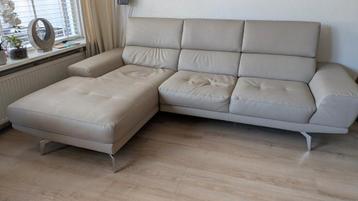 Beige kunstleren hoekbank op 17 of 18 mrt ophalen