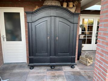 Degelijke en zware buffetkast - Zwart