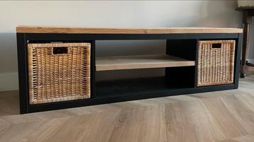 TV meubel met twee manden