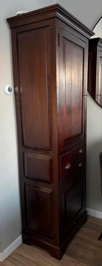 GRATIS Massieve houten kast met lades en deuren