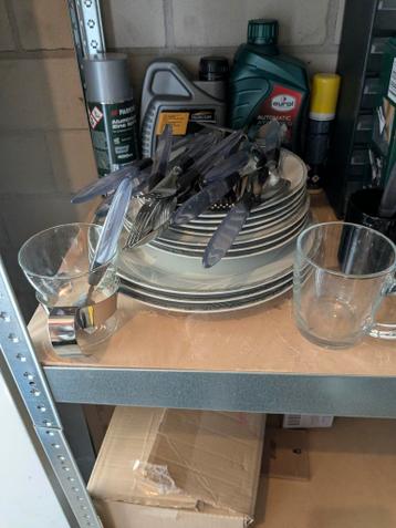 Servies, bestek en glazen set