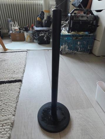 Zwarte wc rolhouder staand