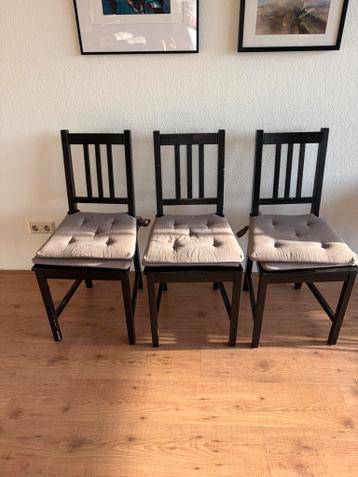 Gratis - 3 stoelen met kussens, gebruikt!