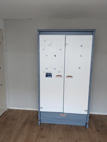 Gratis kledingkast blauw/wit - stevig, met lichte schade