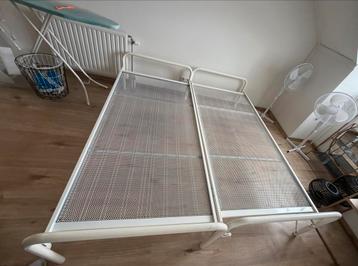 Gratis Wit metalen bedframe 2x eenpersoonsbed  2 persoonsbed