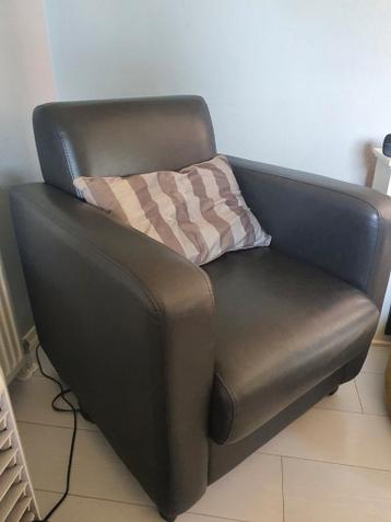 Gratis stevige lederlook fauteuil - Tweede leven!