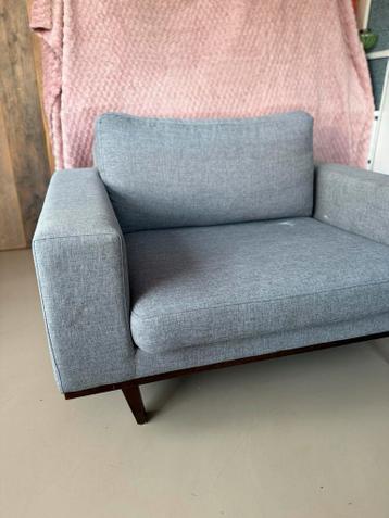 Comfortabele grijze love seat / 1,5-zitsbank
