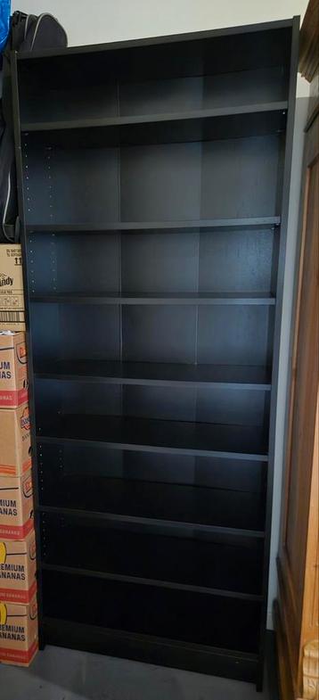 Gratis op te halen: Ruime boekenkast met 8 planken