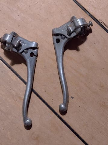 vintage fietsonderdelen (knijprem, remhandel, achternaaf)