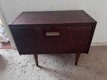 Gratie Vintage houten kastje met klapdeurtje