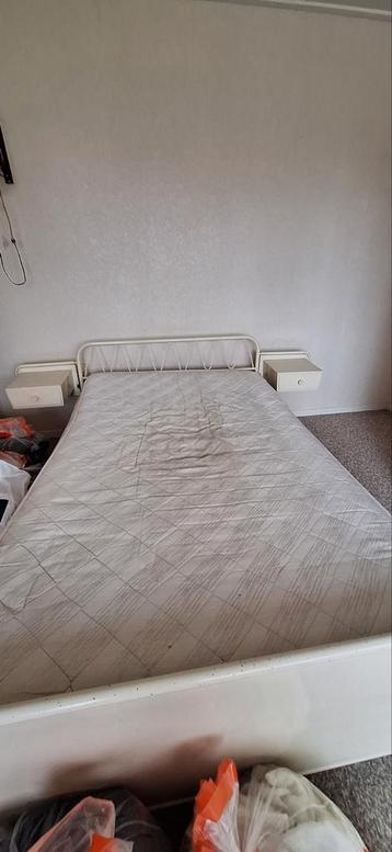 Vintage metalen bed, twijfelaar. 120 x 190 cm