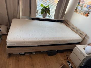 Gratis twijfelaar bed 120 cm met 2 matrassen