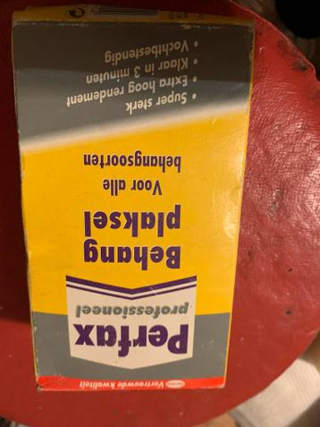 Twee dozen Perfax professioneel behangplaksel