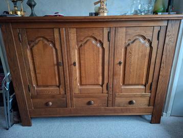 Mooi eikenhouten dressoir met 3 deuren en 3 lades