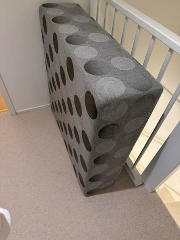 Grijze Hocker met Stippenpatroon