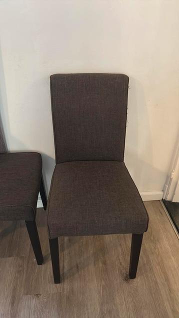 6 gratis eetkamer stoelen. (Taupe/bruin)