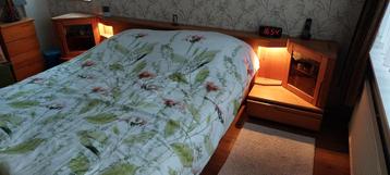 Antiek bed 160x200 met verstelbare lattenbodems