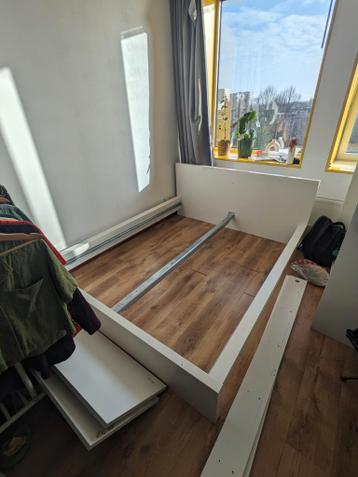 GRATIS IKEA 160x200cm bed (+ gratis lattenbodems)
