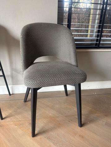 8 eetkamerstoelen - gratis af te halen