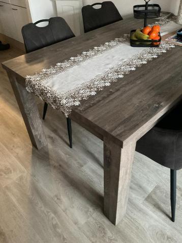 Eettafel gefineerd