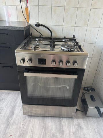 Goedwerkend gasfornuis met 4 pitten - Gratis af te halen