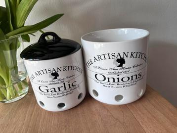 Gratis: knoflookpot en uienpot.