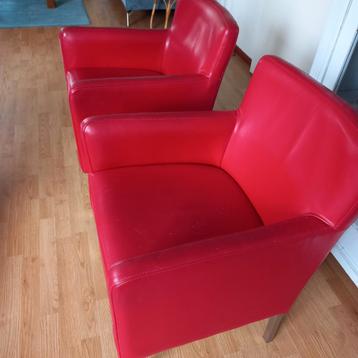 Twee leren roden Fauteuils. Gratis af te Halen.!!!