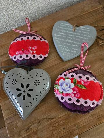 Decoratieve hartjes en geurzakjes set