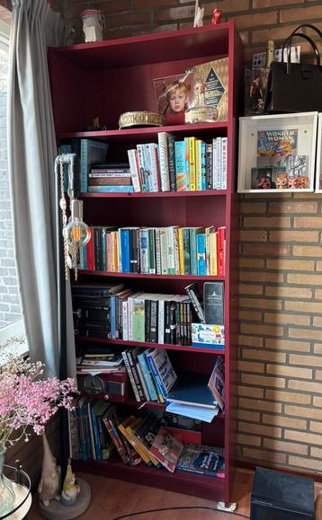 Boekenkast rood