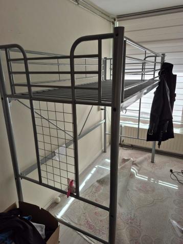Stevige metalen hoogslaper / stapelbed – goede staat