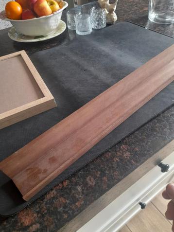 Houten plankje voor foto's of kleine decoratie