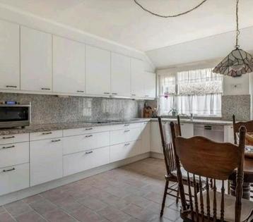 Grote hoekkeuken inclusief apparatuur - 400x260