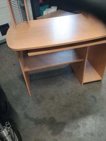 bureau GRATIS   aangeboden
